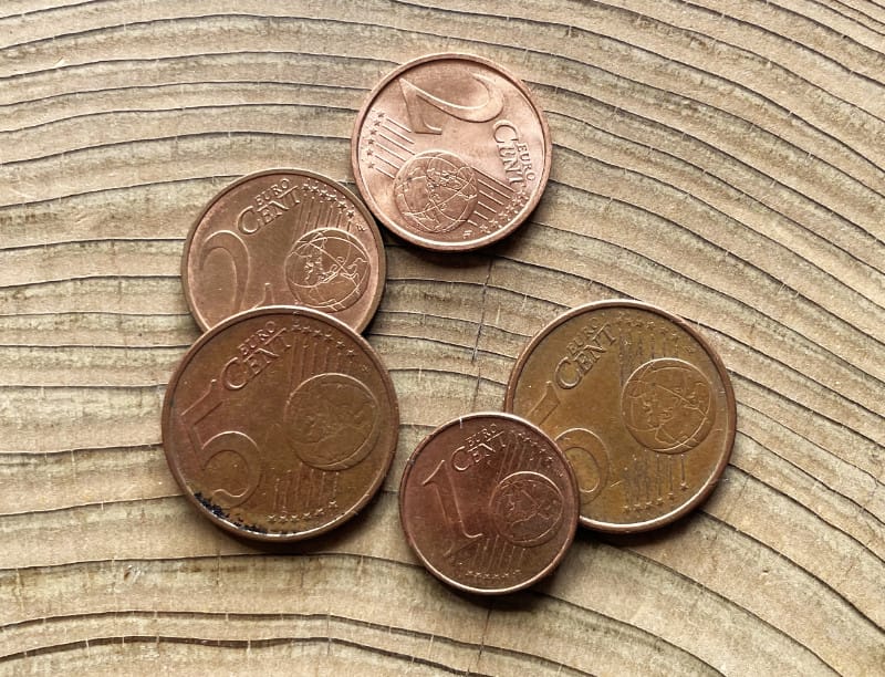 Kupfergeld mit 5, 2 und 1 Cent Münzen